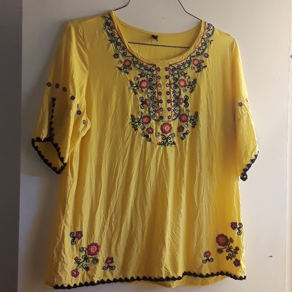 Short Bell sleeve embroidered top.